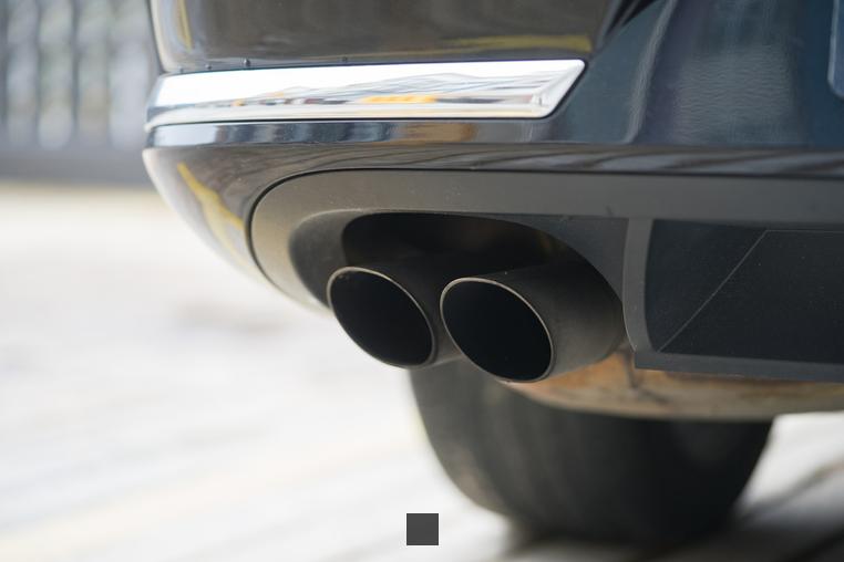 Décryptage du Voyant Antipollution de votre Voiture : Comprendre et Agir !