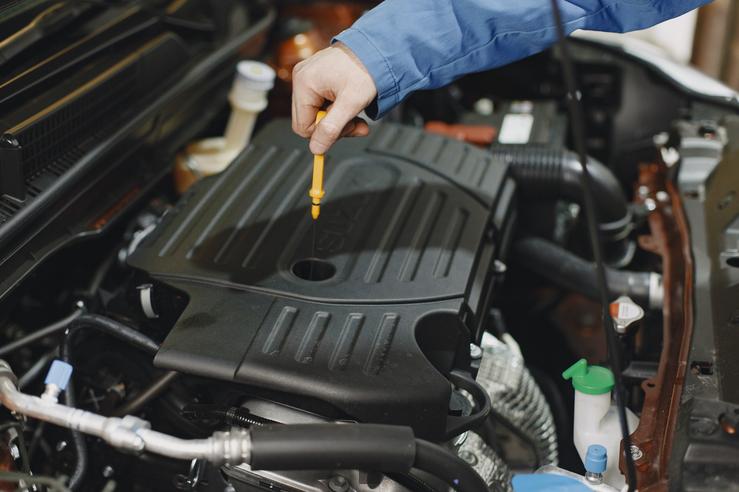 peut on mettre de l'huile dans un moteur chaud